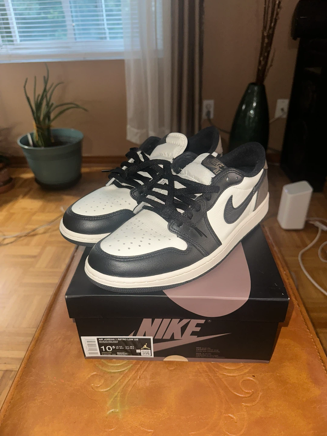 Jordan 1 Low “Mocha”