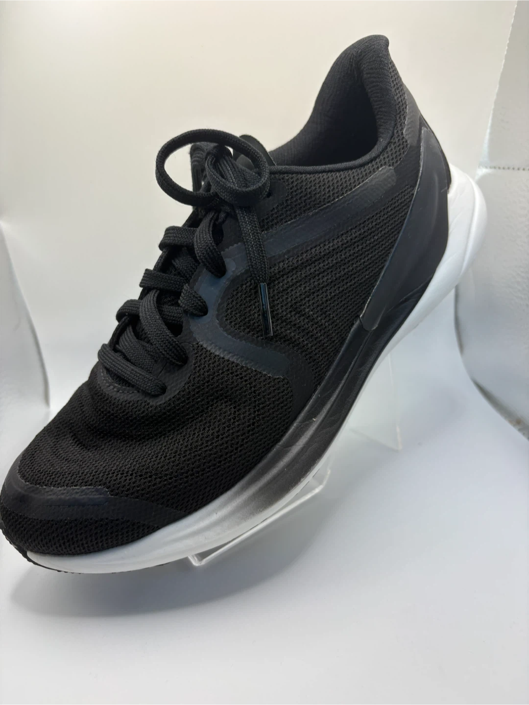 7.5 - LULULEMON Women’a sneakers (EUC) - photo 5