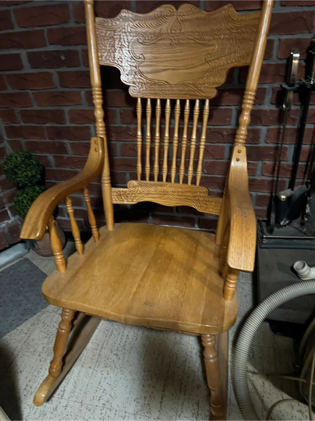 Wooden Rocking Chair - photo 2