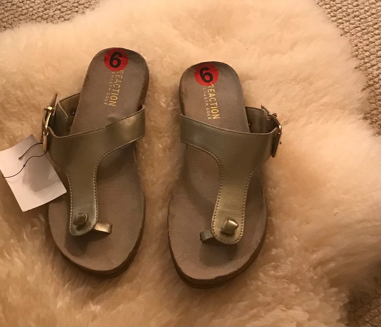 New Kenneth Cole Women's Thong Sandals Size 6 Gold