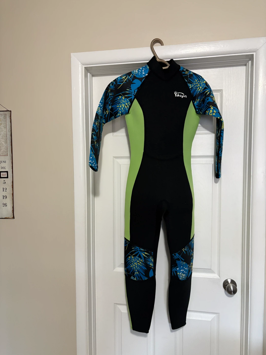 New Yikayin  Women’s Wetsuit Size Small 3/2mm