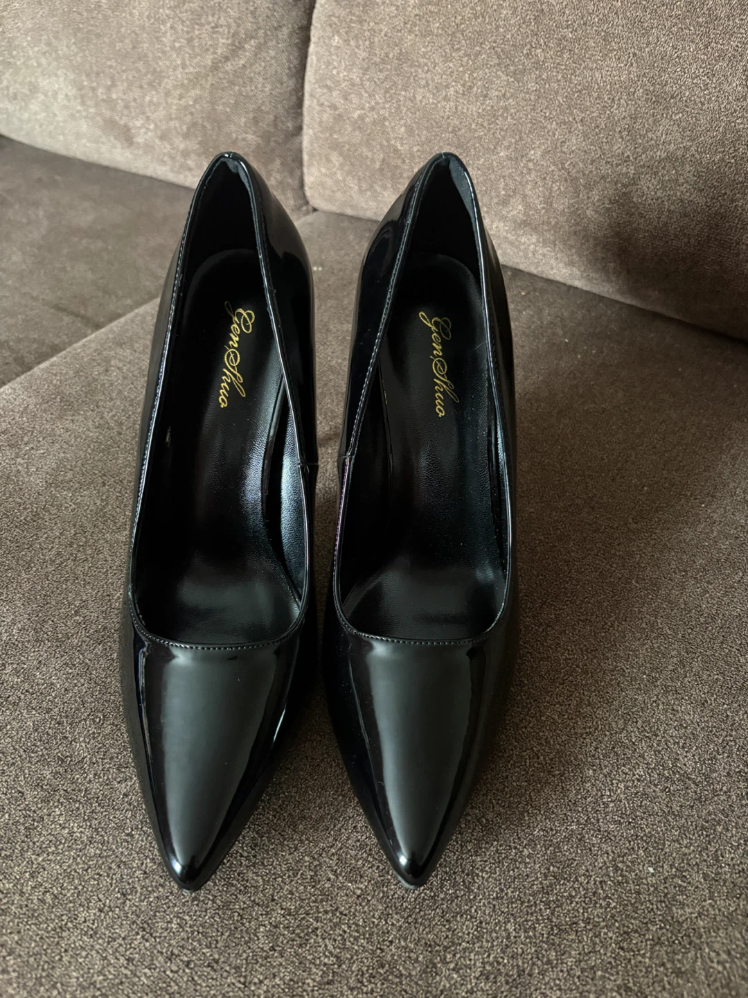 New Genshuo Glossy Black Pumps