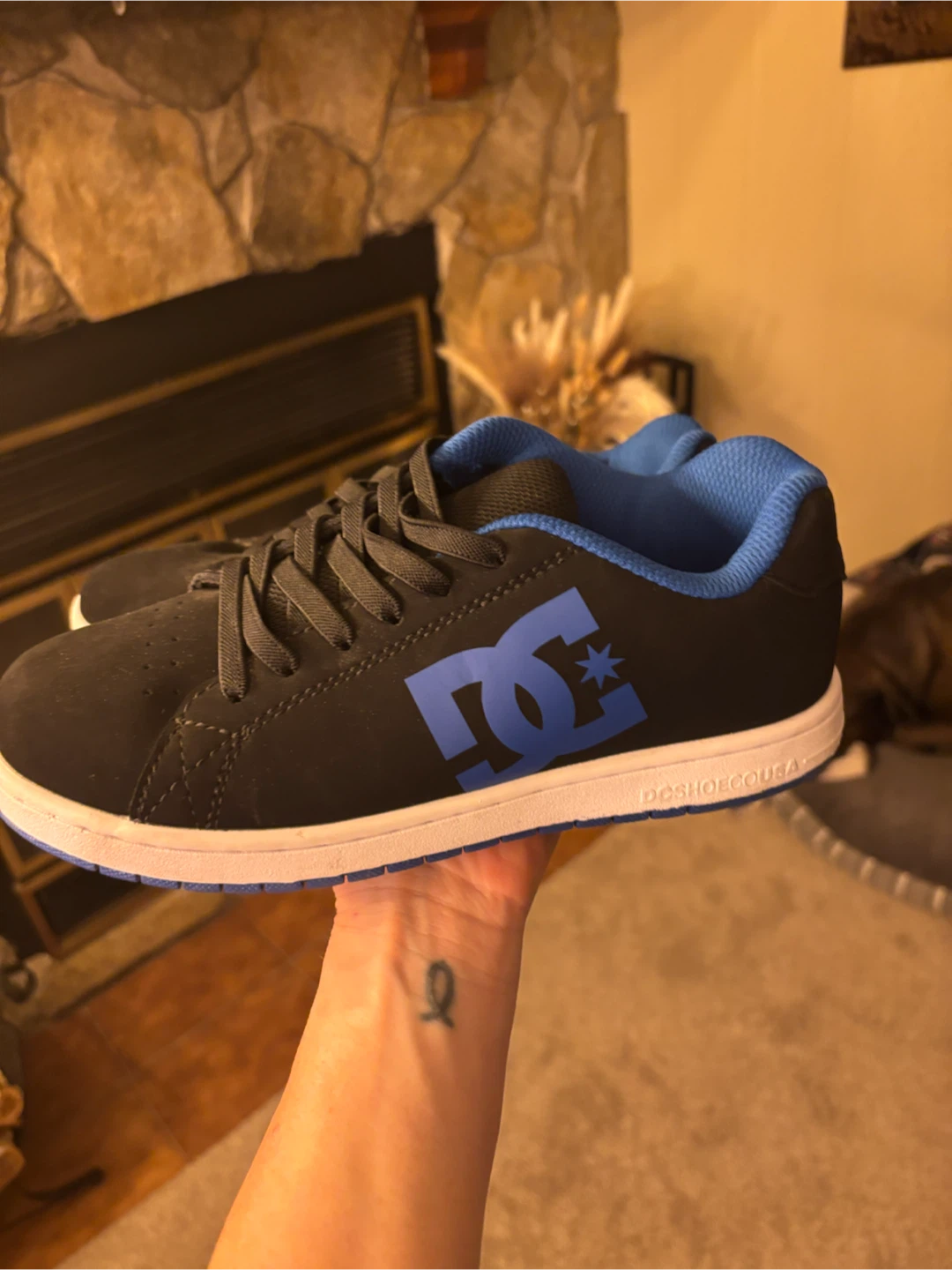 New kids DC shoes