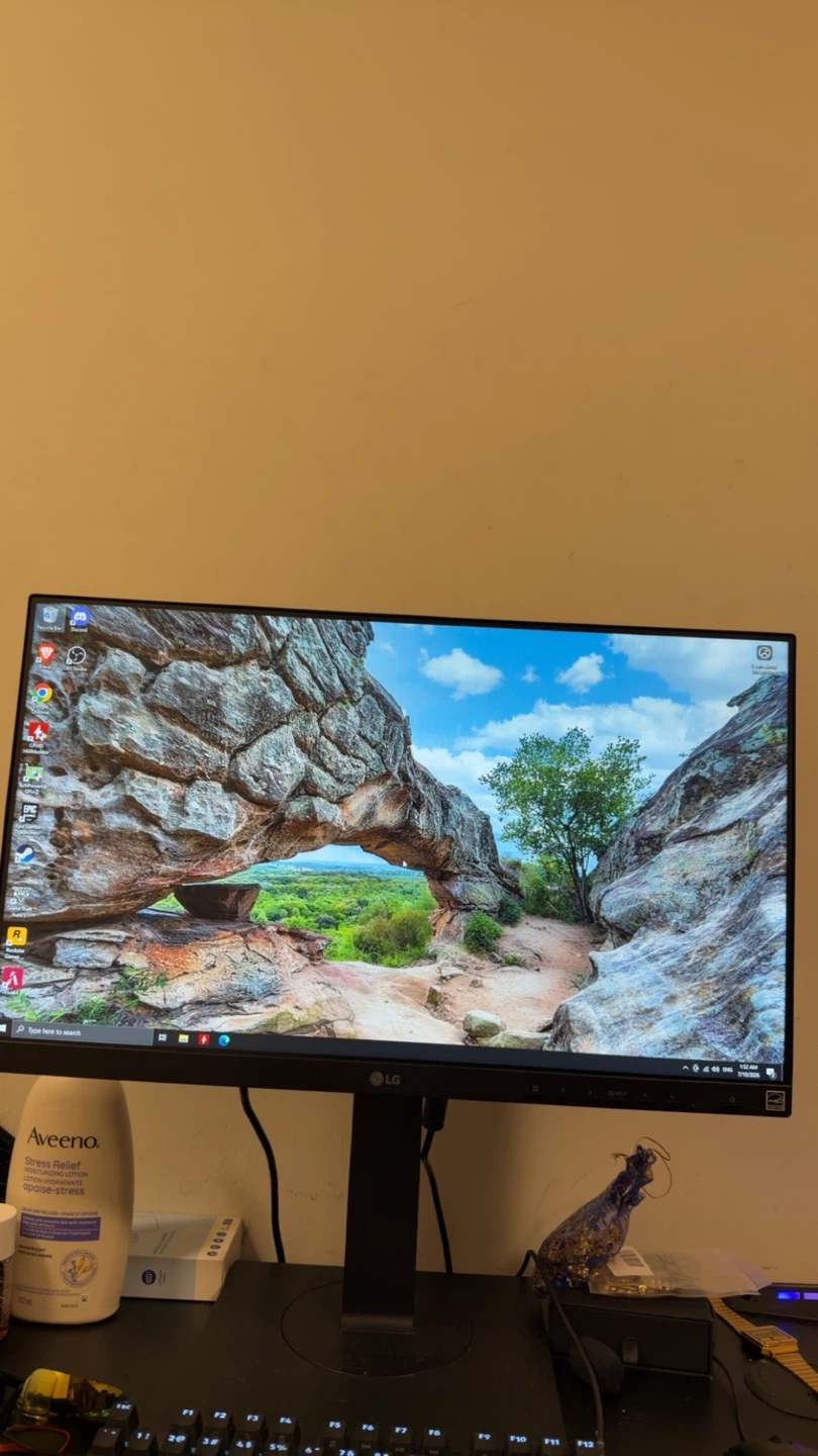 LG Monitor - photo 2
