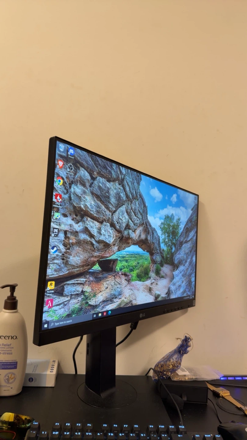 LG Monitor - photo 3