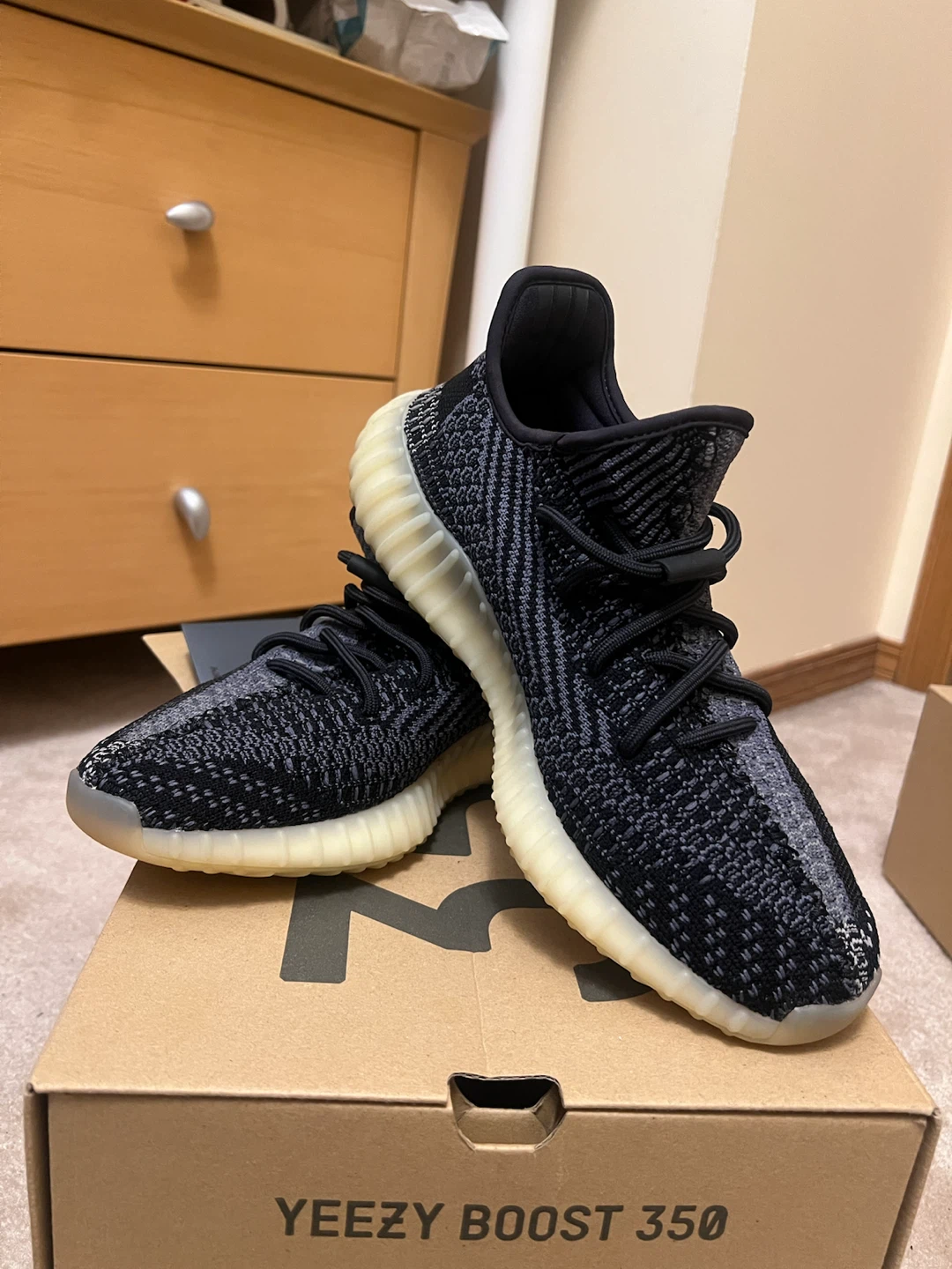 Adidas Yeezy Boost 350 V2 (Carbon)