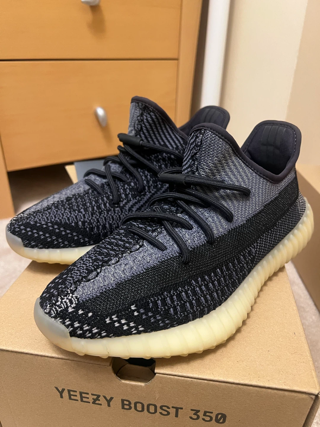 Adidas Yeezy Boost 350 V2 (Carbon) - photo 2