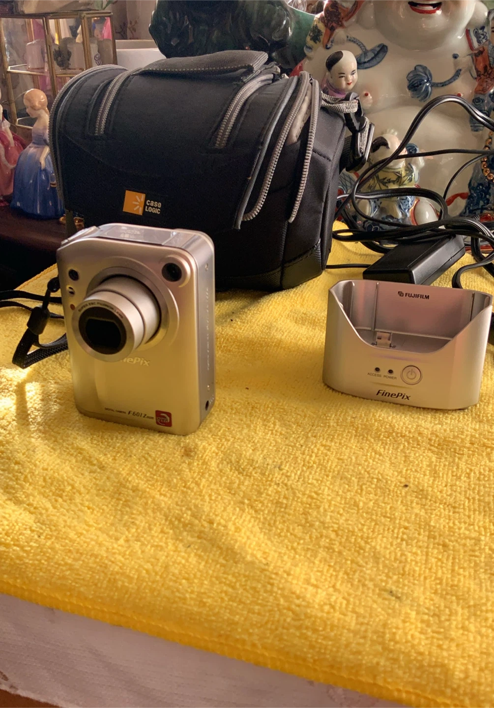 Fujifilm FinePix F601Z Digital Camera with Case