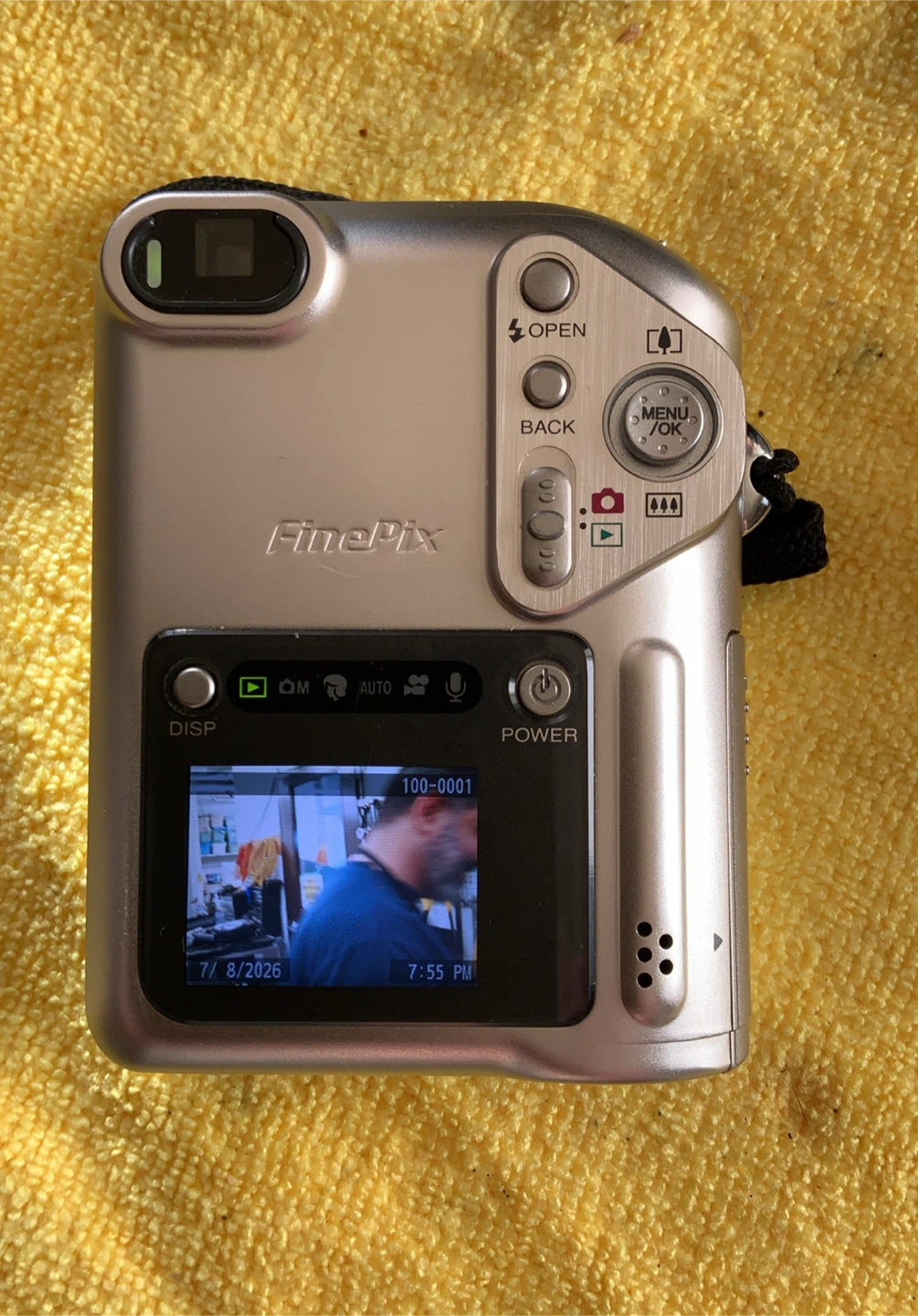 Fujifilm FinePix F601Z Digital Camera with Case - photo 2