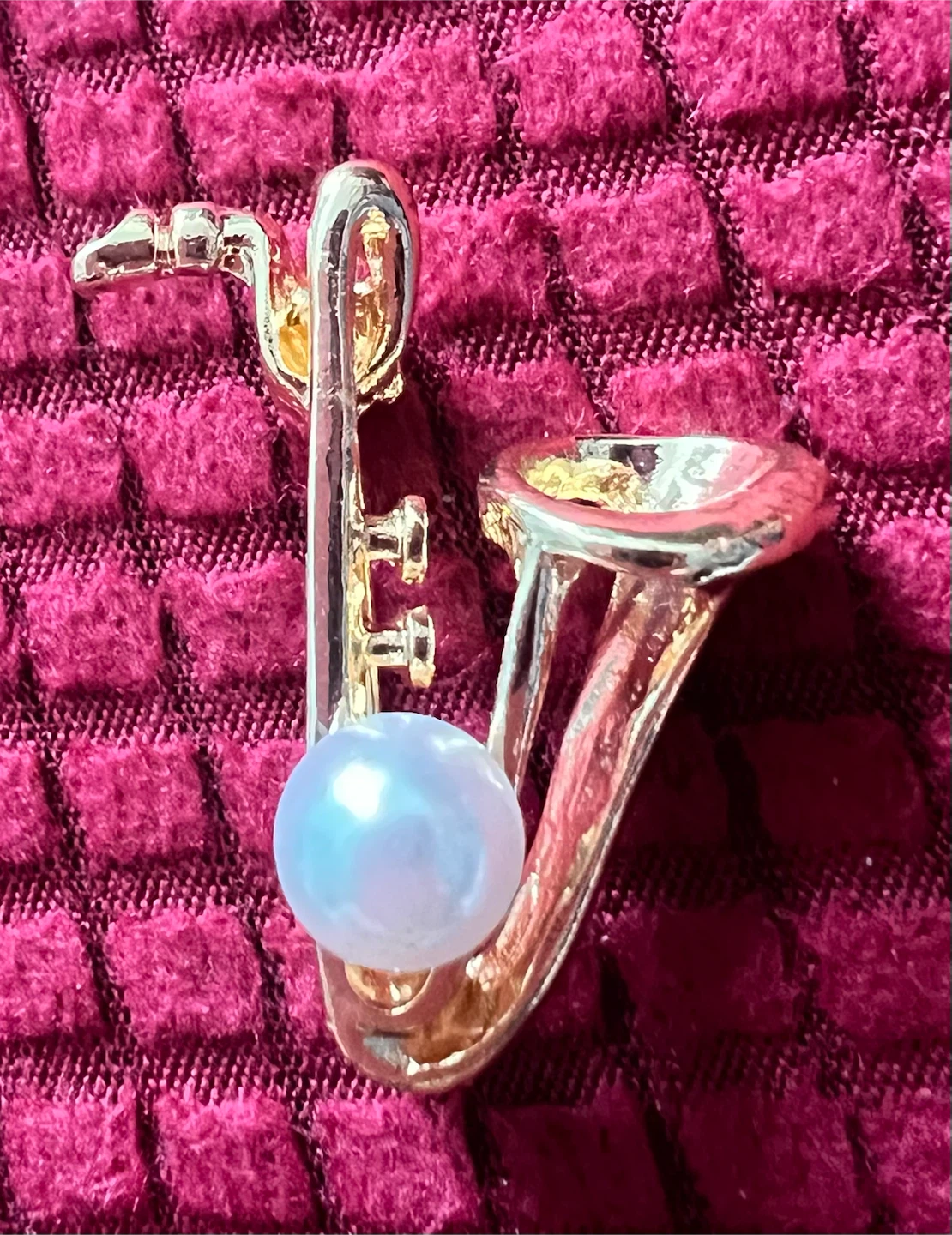 Gold Tone Saxophone Pin with Pearl