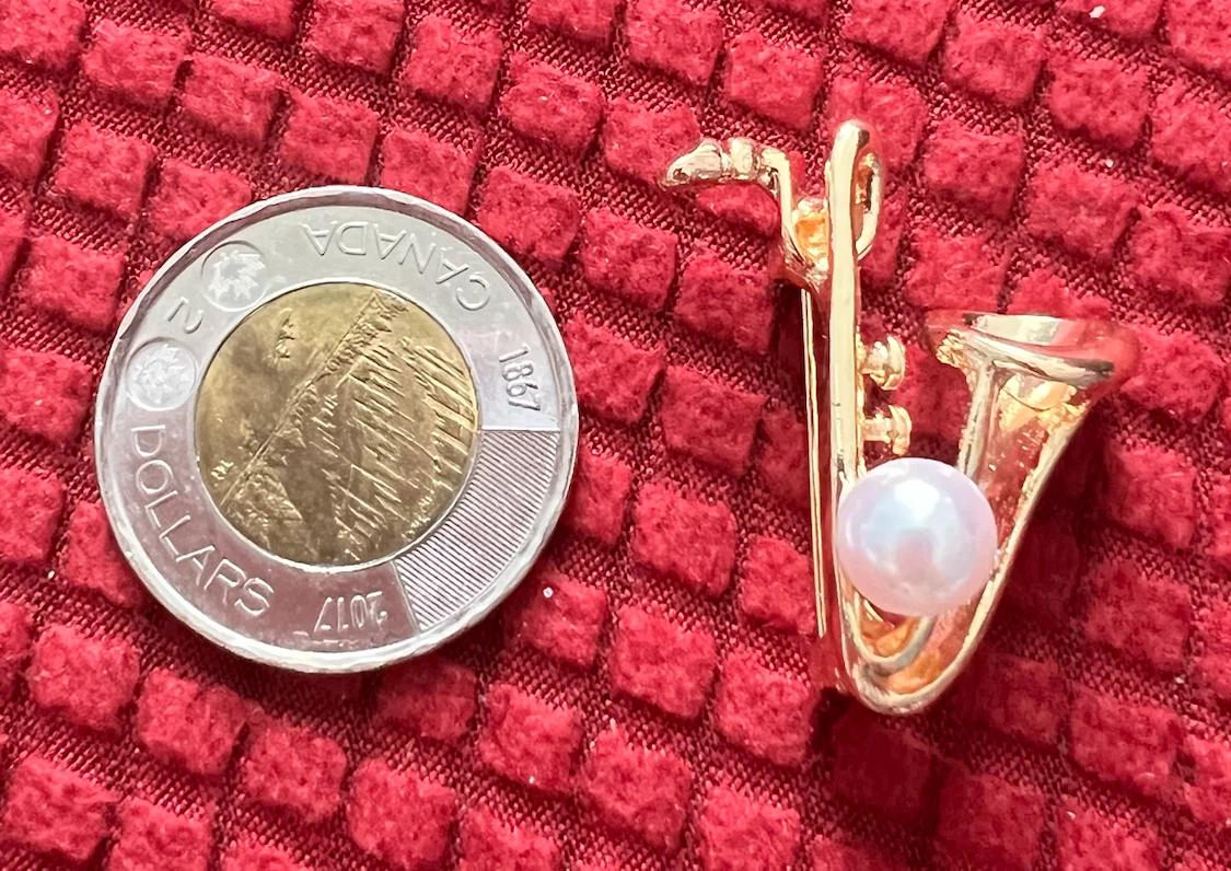 Gold Tone Saxophone Pin with Pearl - photo 3