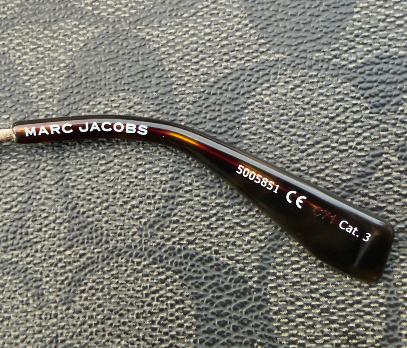 Authentic Marc Jacobs Oval Sunglasses - photo 3