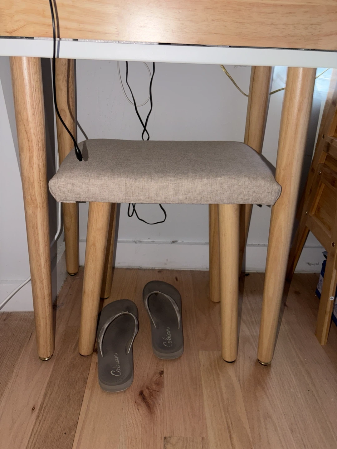 Vanity Desk with Lighted Mirror and Stool - photo 5