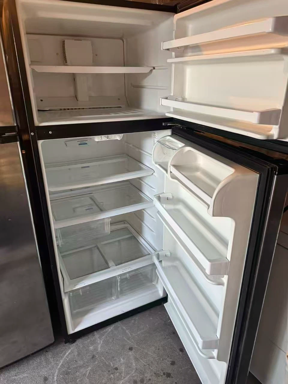 Good condition whirlpool 28” fridge $260 - photo 3