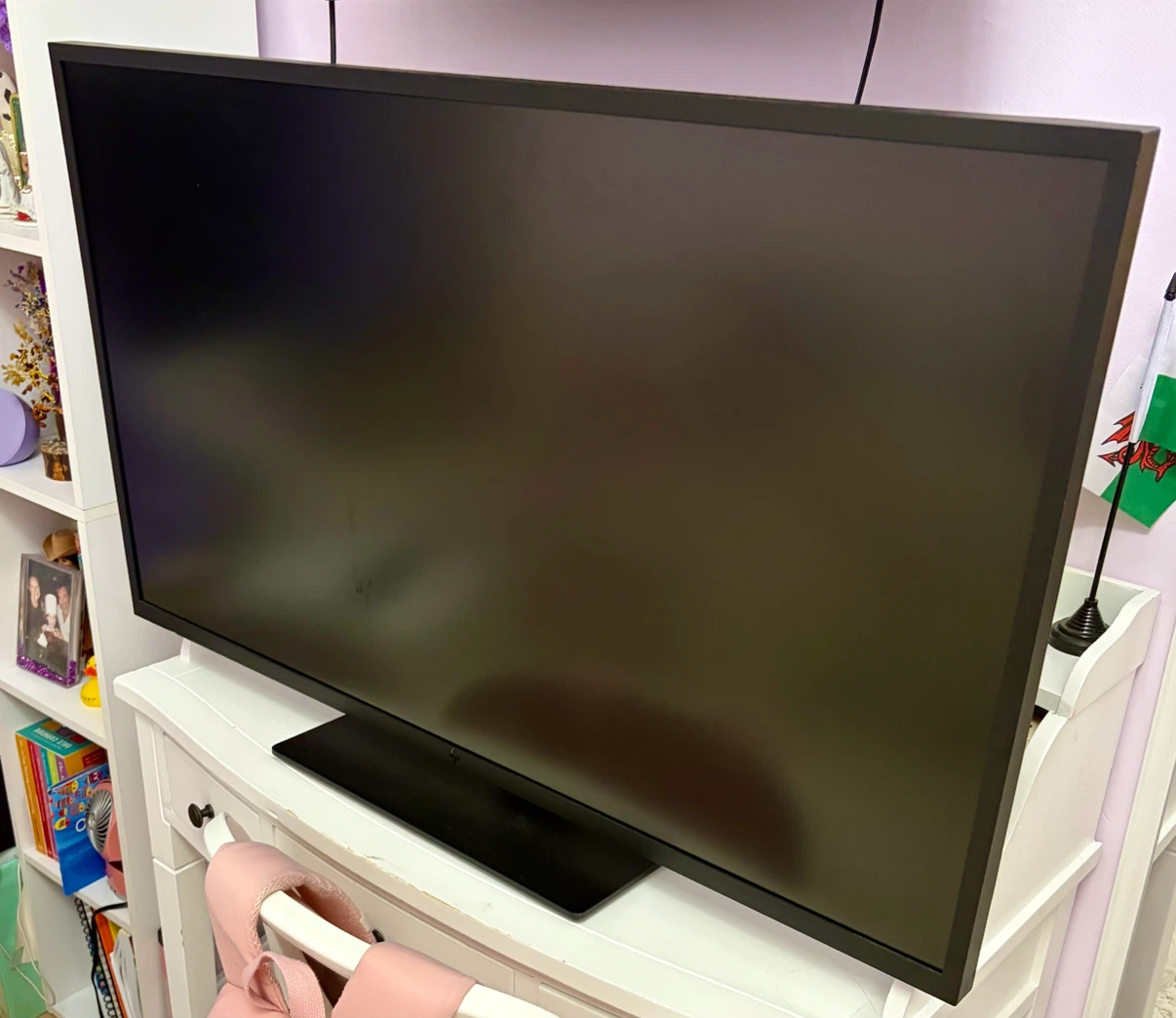 HP LED-Backlit LCD Monitor 42.5" Black Pearl (1AA85A8#ABA)