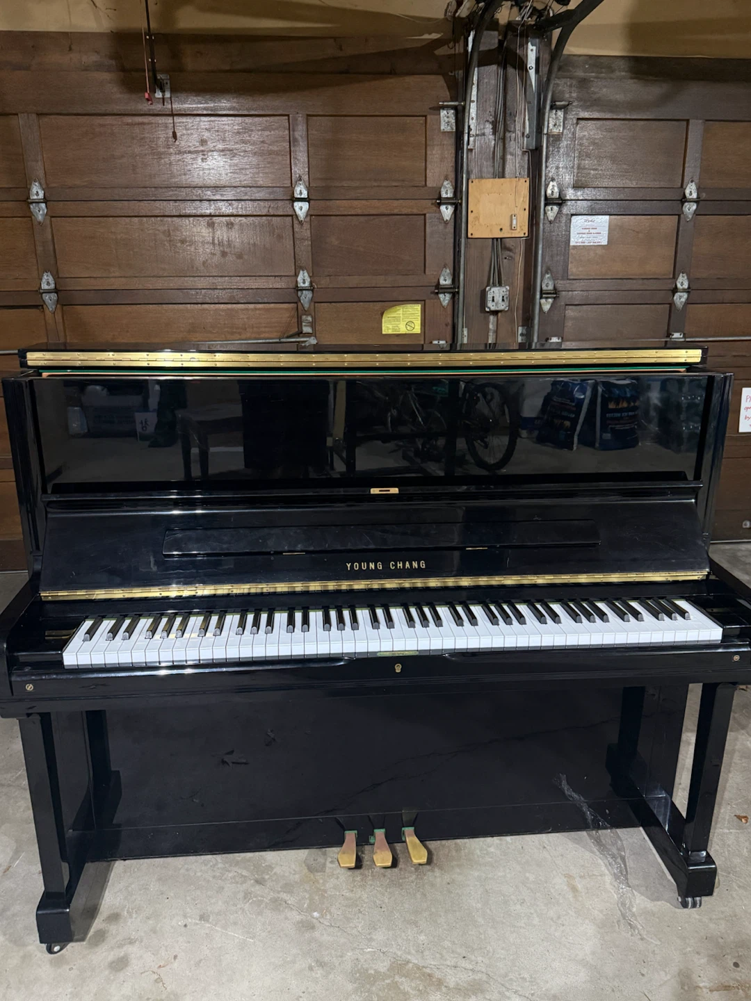 Young Chang Upright Piano PE121 BP