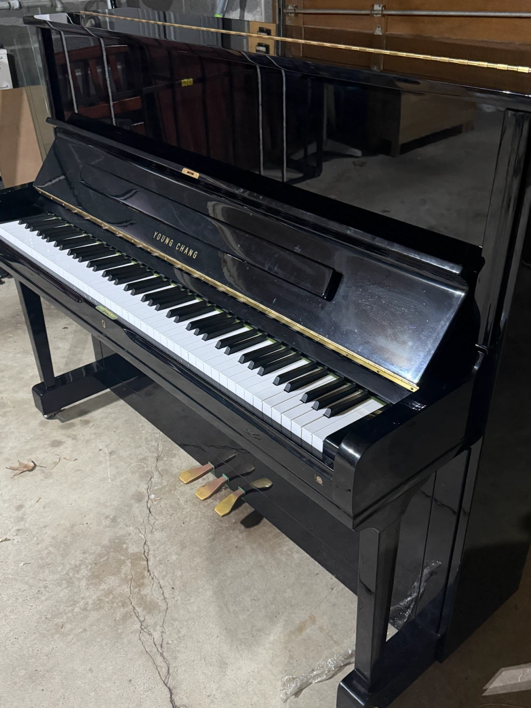 Young Chang Upright Piano PE121 BP - photo 2