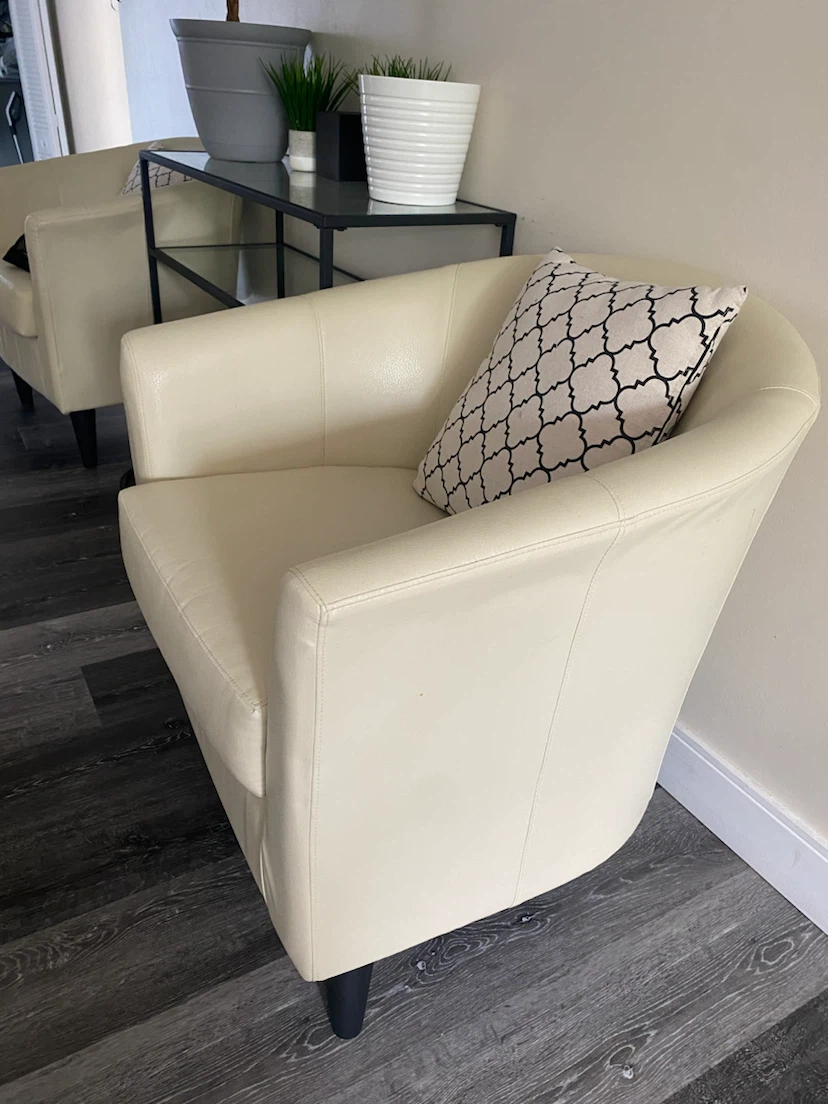 2 Cream Barrel Armchairs - photo 4