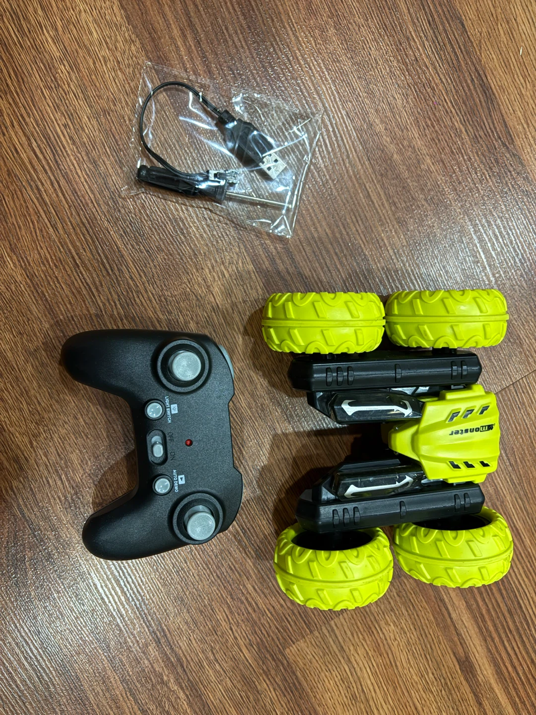 RC Stunt Car with Remote Control - photo 2