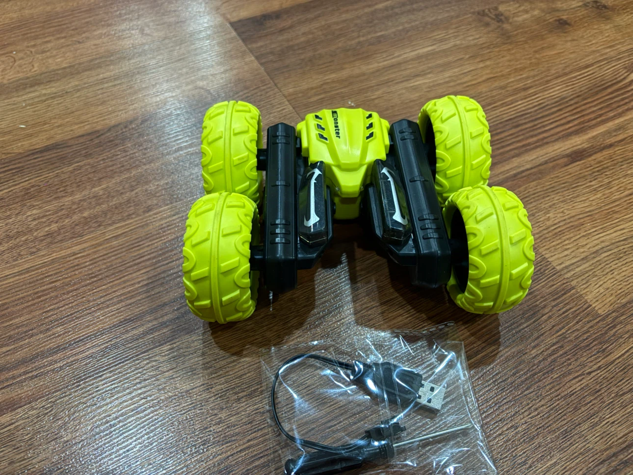 RC Stunt Car with Remote Control - photo 3
