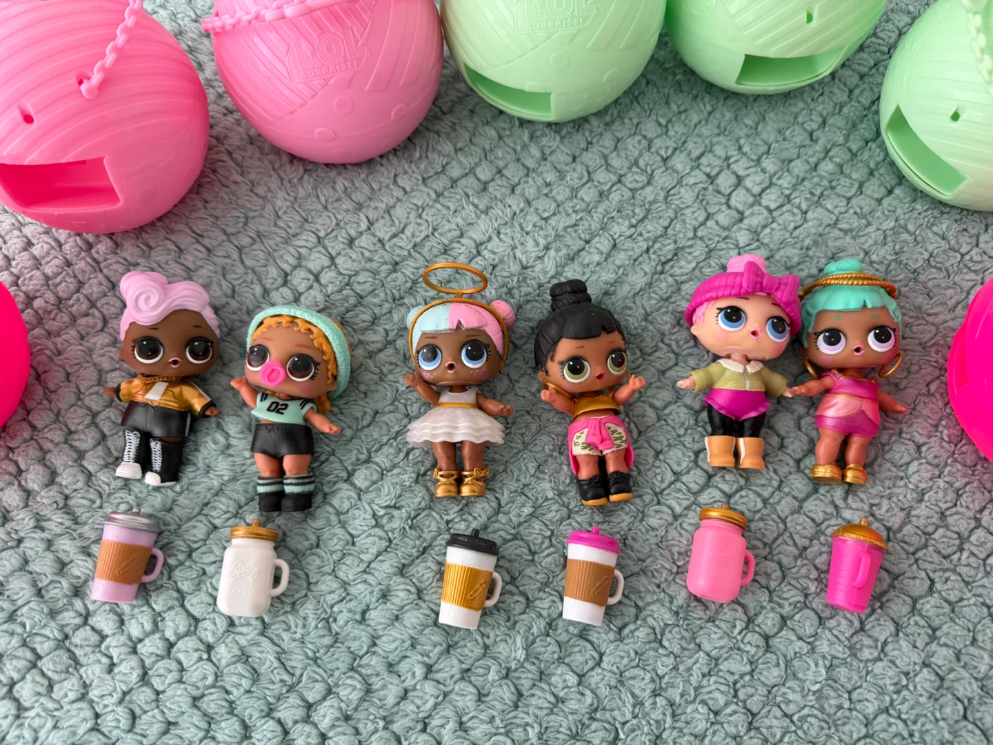 Moving sales:LOL Surprise Dolls( 6 dolls with 7 balls case)