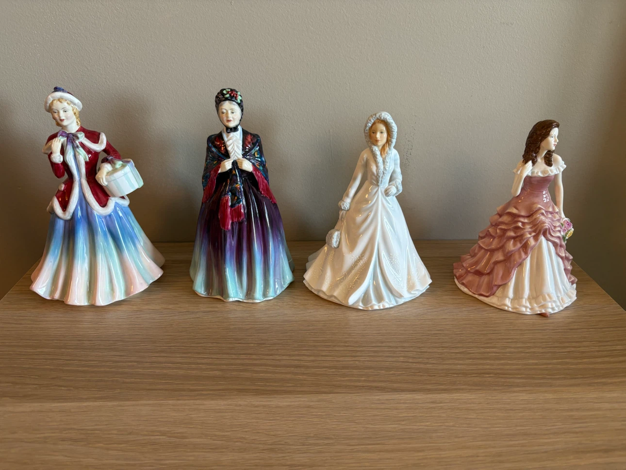 Collection of 7 Porcelain Royal Doulton Figurines - photo 2