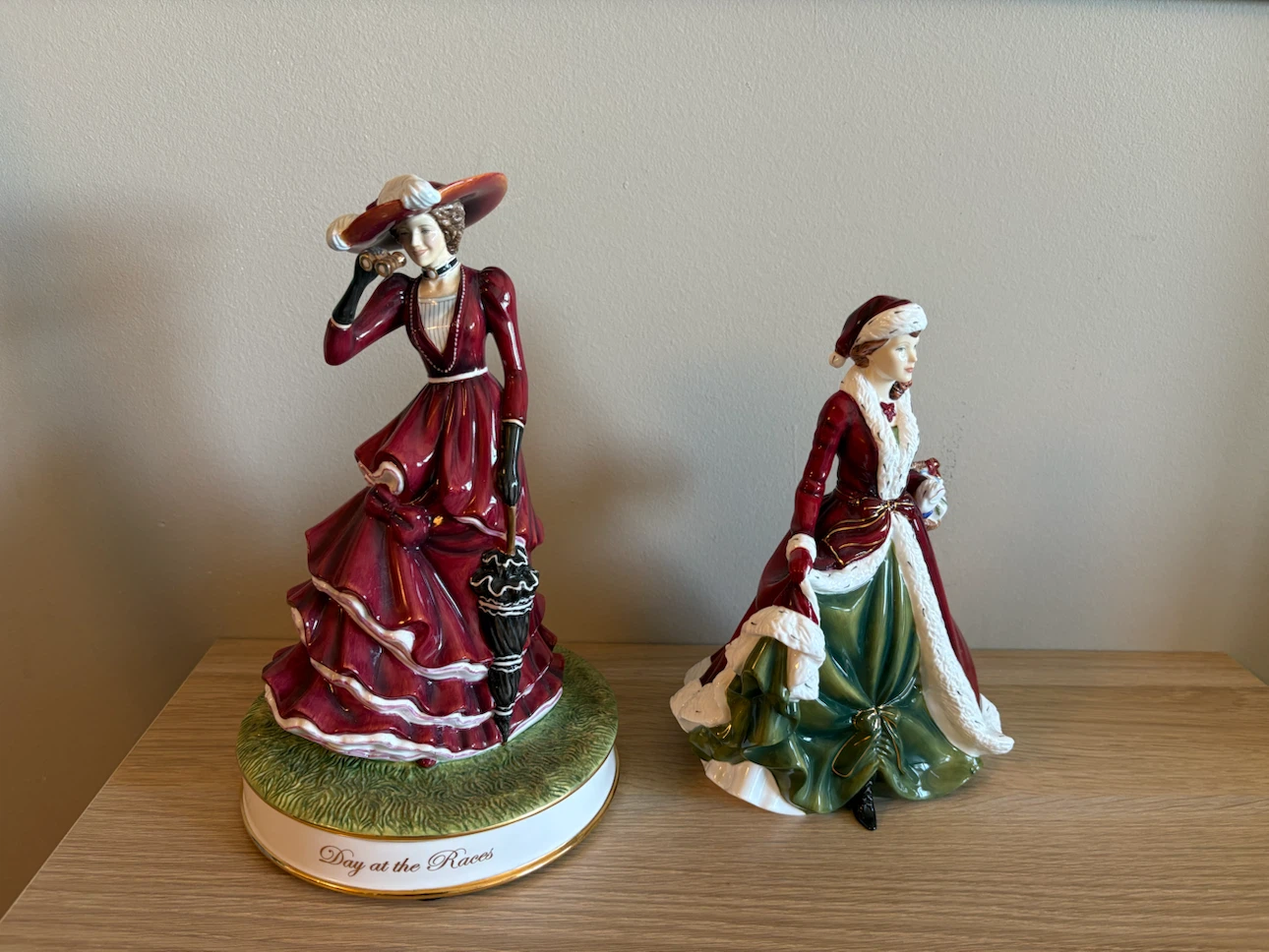 Collection of 7 Porcelain Royal Doulton Figurines - photo 3