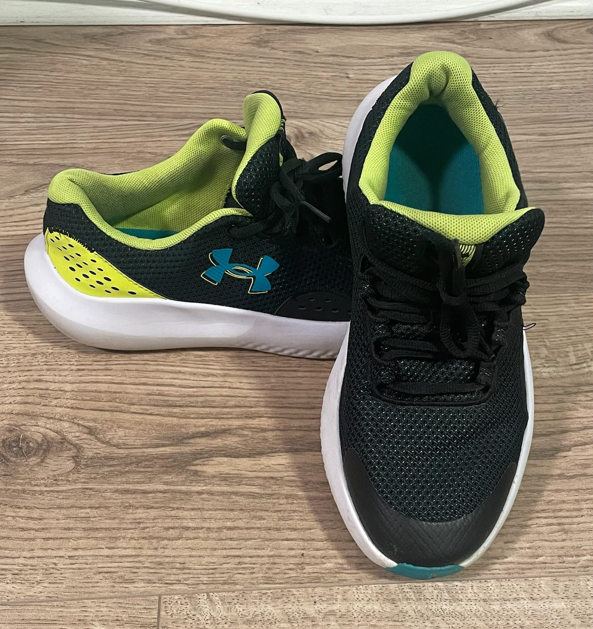 Under Armour Shoes size  6.5 Youth - photo 2