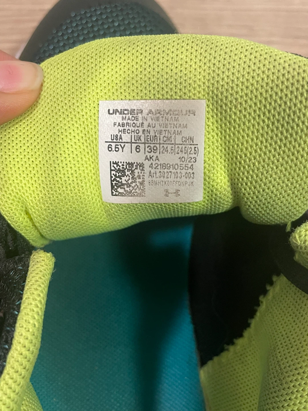 Under Armour Shoes size  6.5 Youth - photo 3