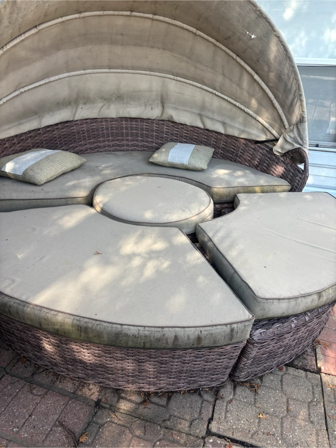 Round Wicker Daybed with Canopy and Cushions - photo 2
