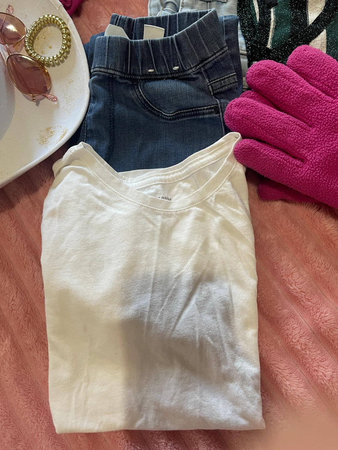 Girls dress jeans t-shirt gloves hat - photo 4