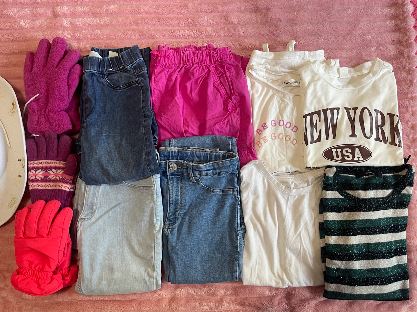 Girls dress jeans t-shirt gloves hat - photo 3