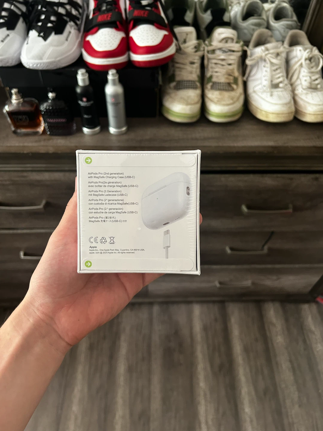 Apple AirPods Pro (2nd generation) Charging Case - photo 2