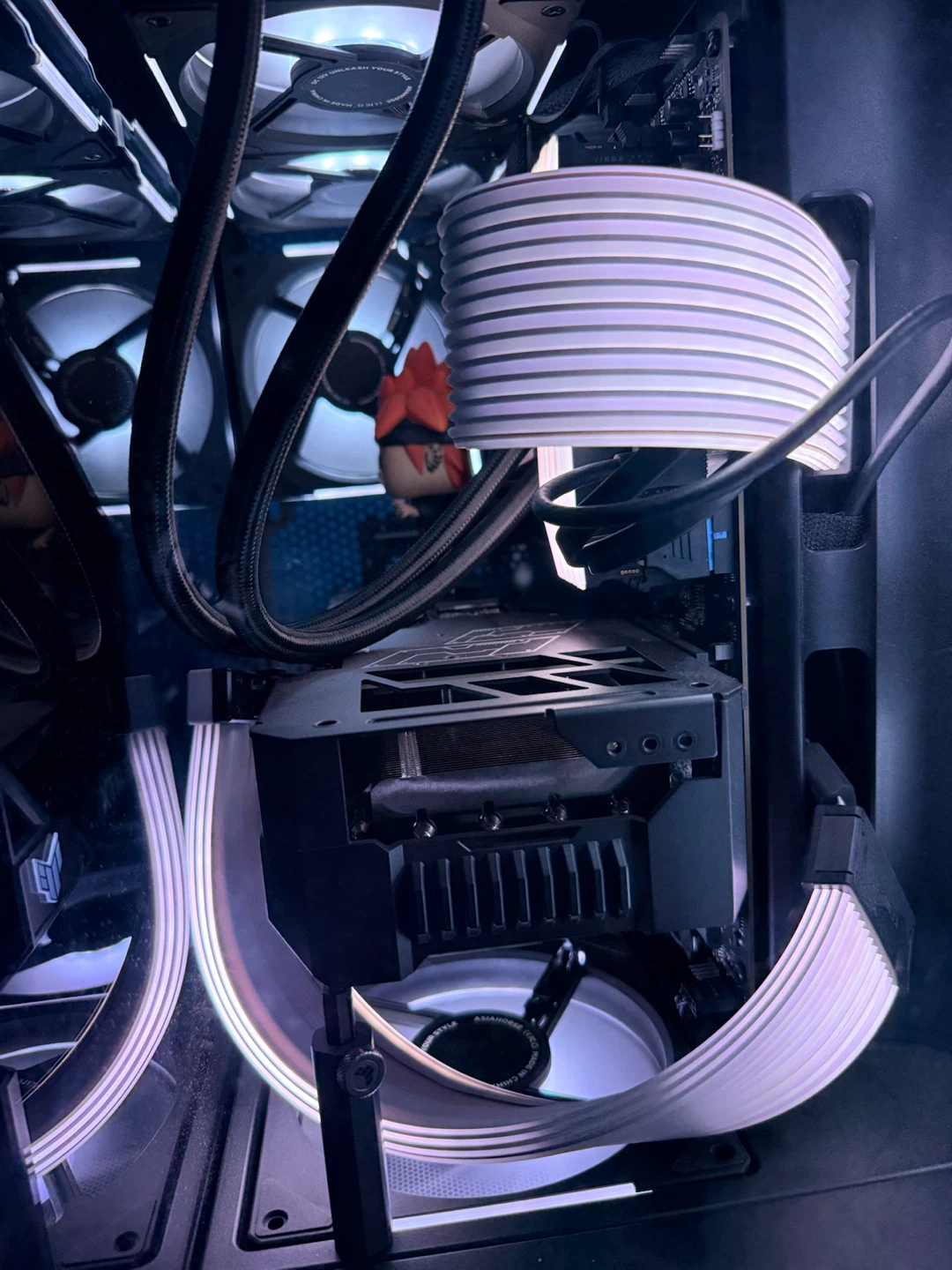 9800x3D + RTX 4070 TI SUPER GAMING PC 1440p - photo 3