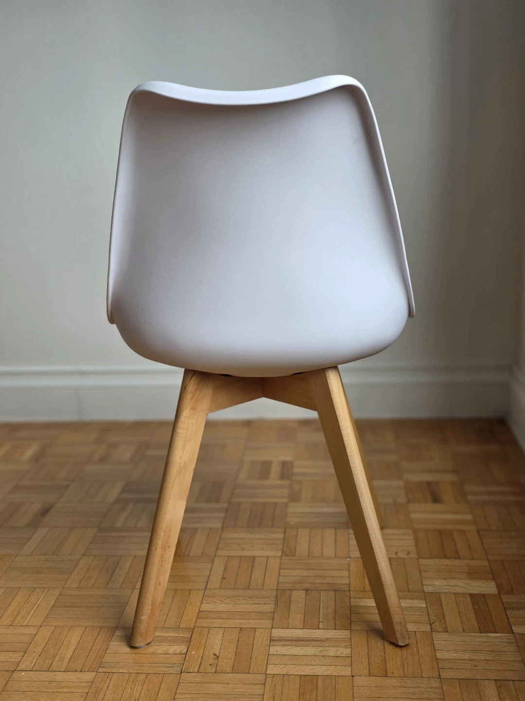 White Round Dining Table with 4 Chairs - photo 4