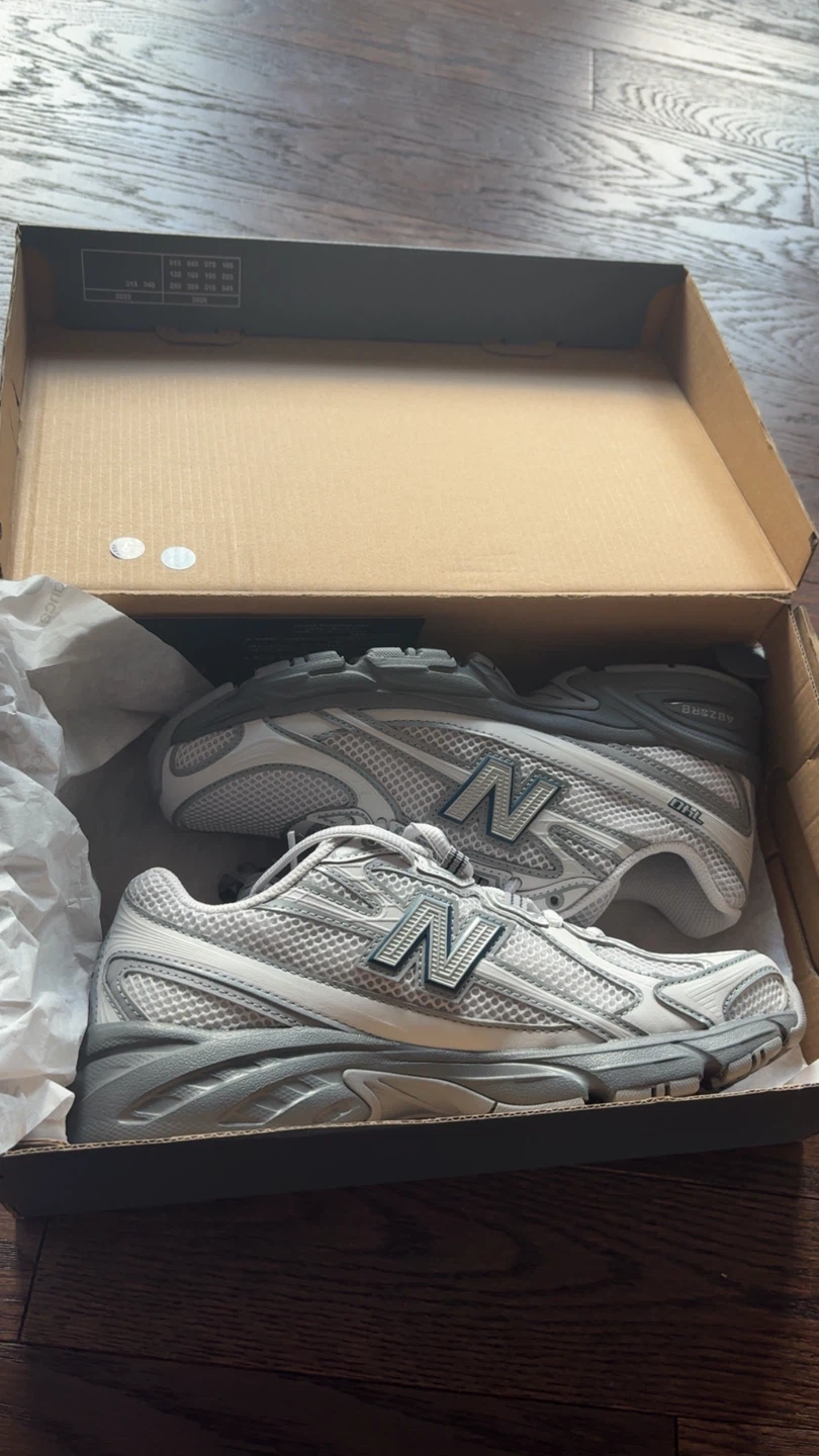 New Balance 740