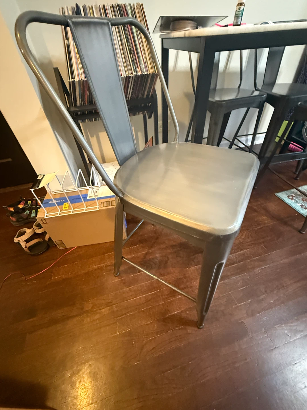 Counter height marble dining table + 4 metal stools - photo 5