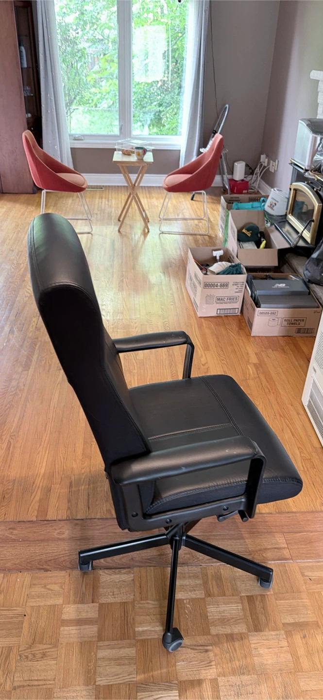 !!! MOVING SELL, MUST SELL” Black Office Chair