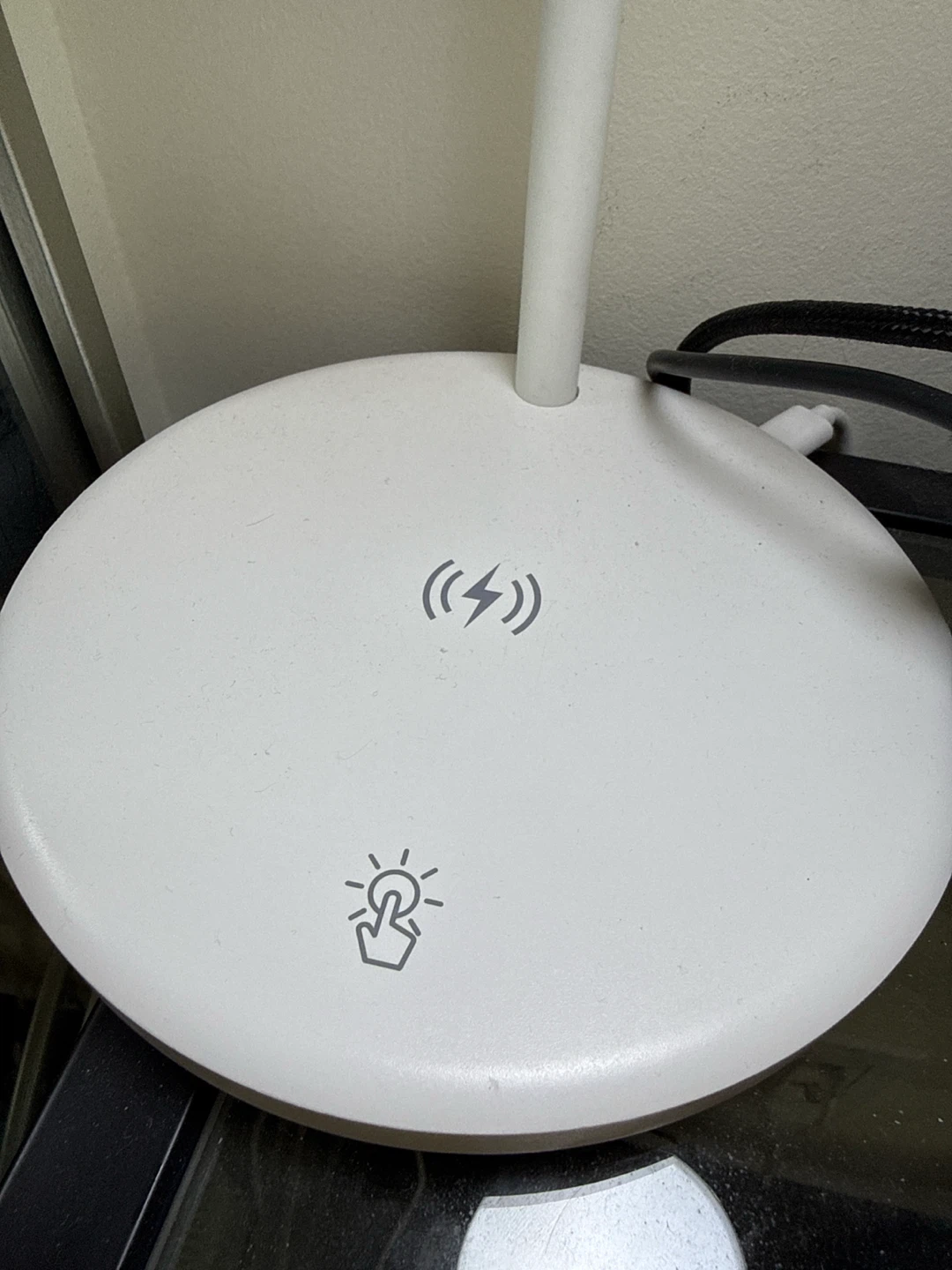White LED 3 color tone Desk Lamp with Wireless Charger - photo 2