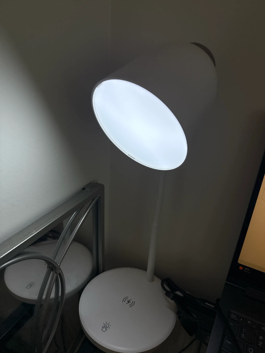 White LED 3 color tone Desk Lamp with Wireless Charger - photo 3