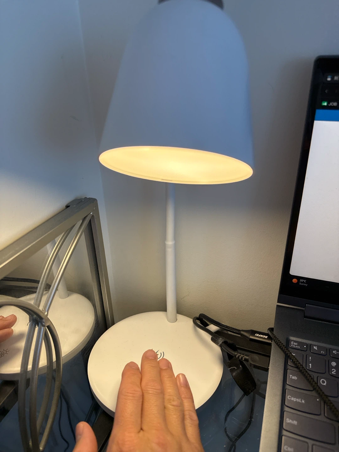 White LED 3 color tone Desk Lamp with Wireless Charger - photo 4