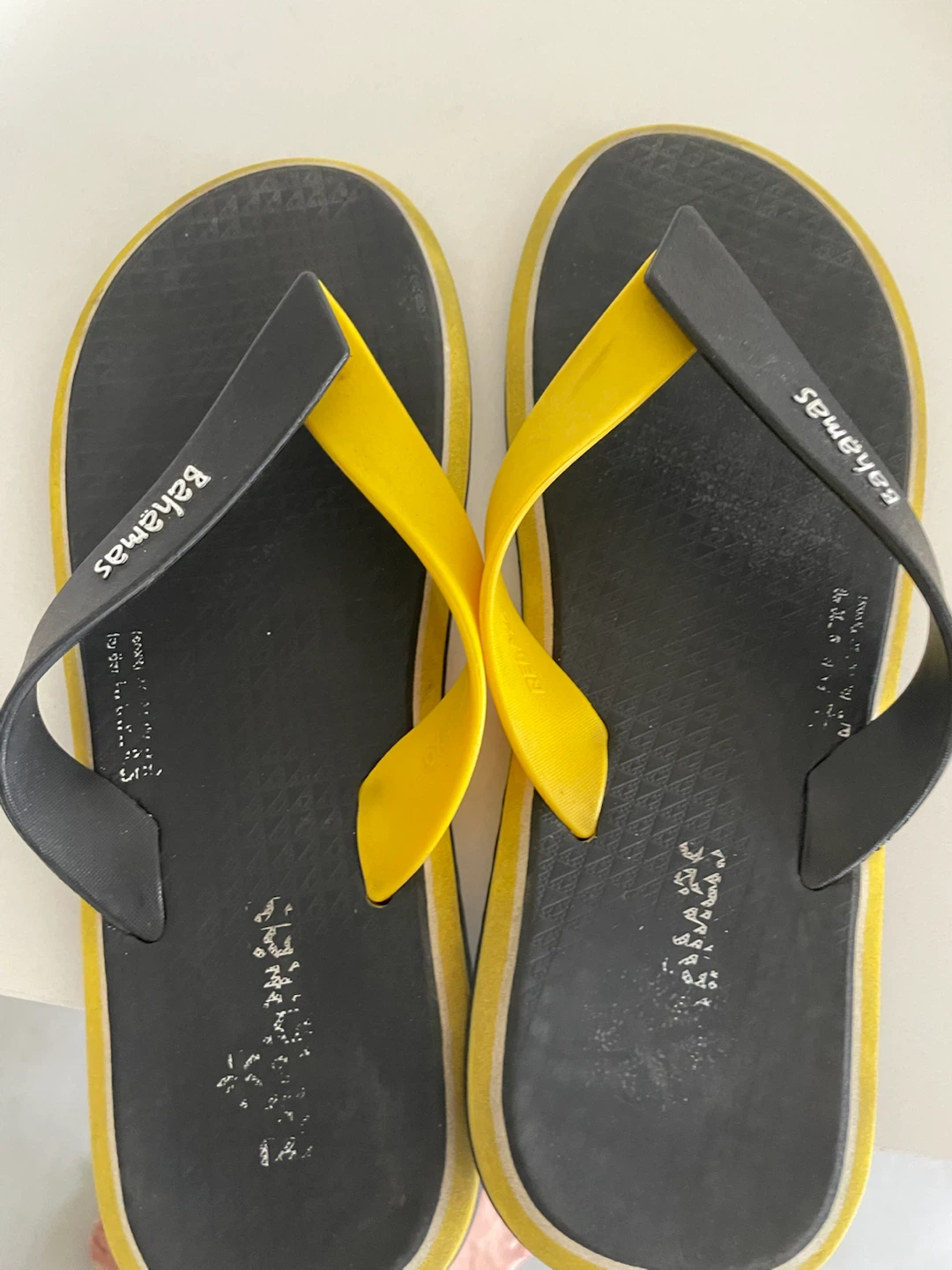 Bahamas Flip Flops - Black & Yellow
