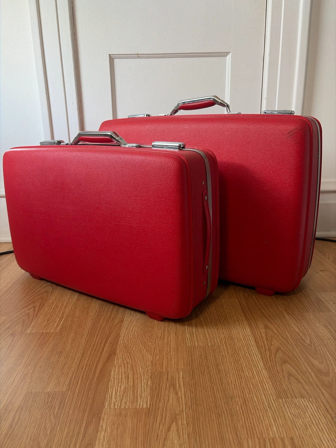 Vintage Red American Tourister Luggage (2-Piece with Key!) - photo 2