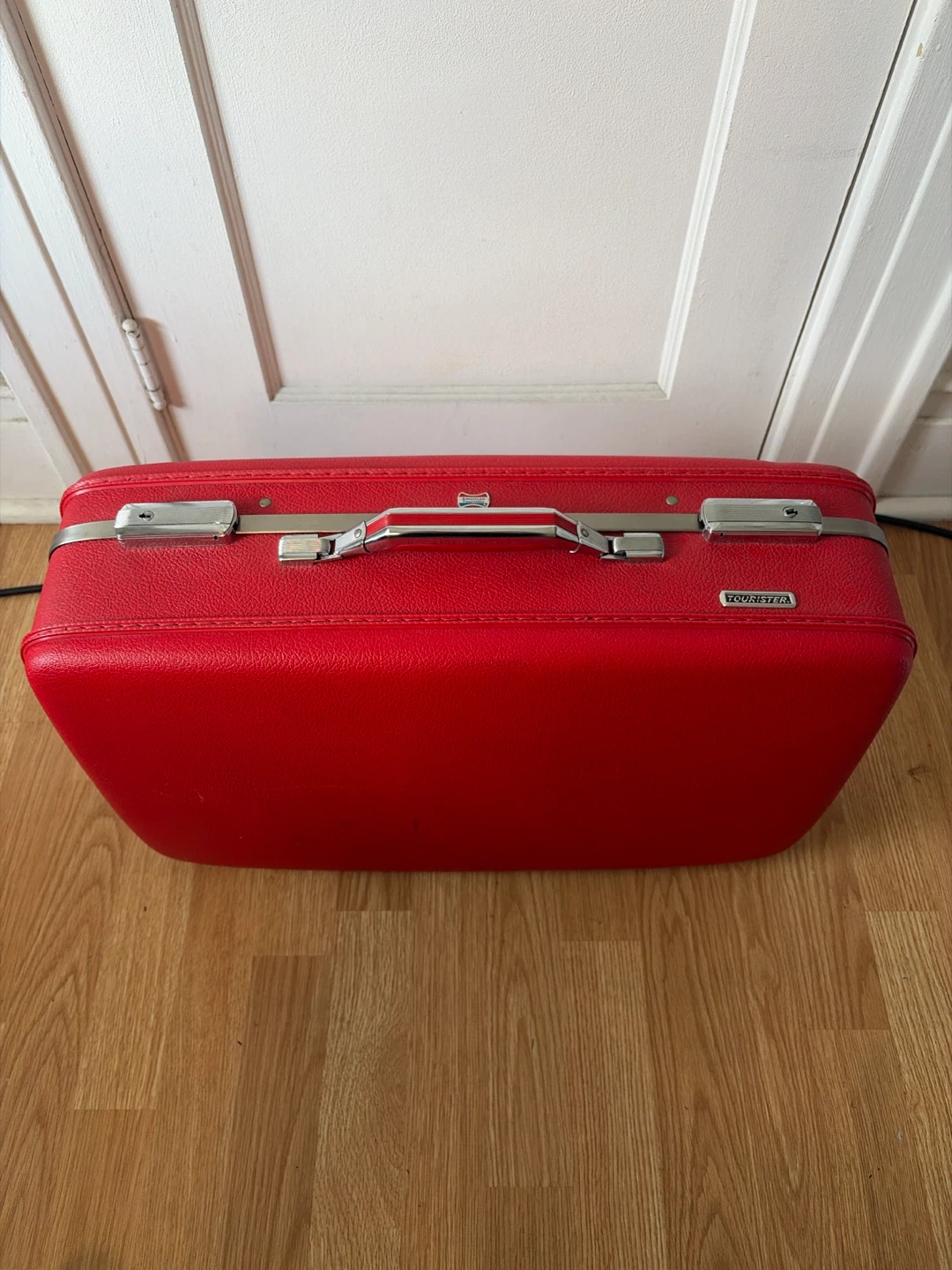 Vintage Red American Tourister Luggage (2-Piece with Key!) - photo 3