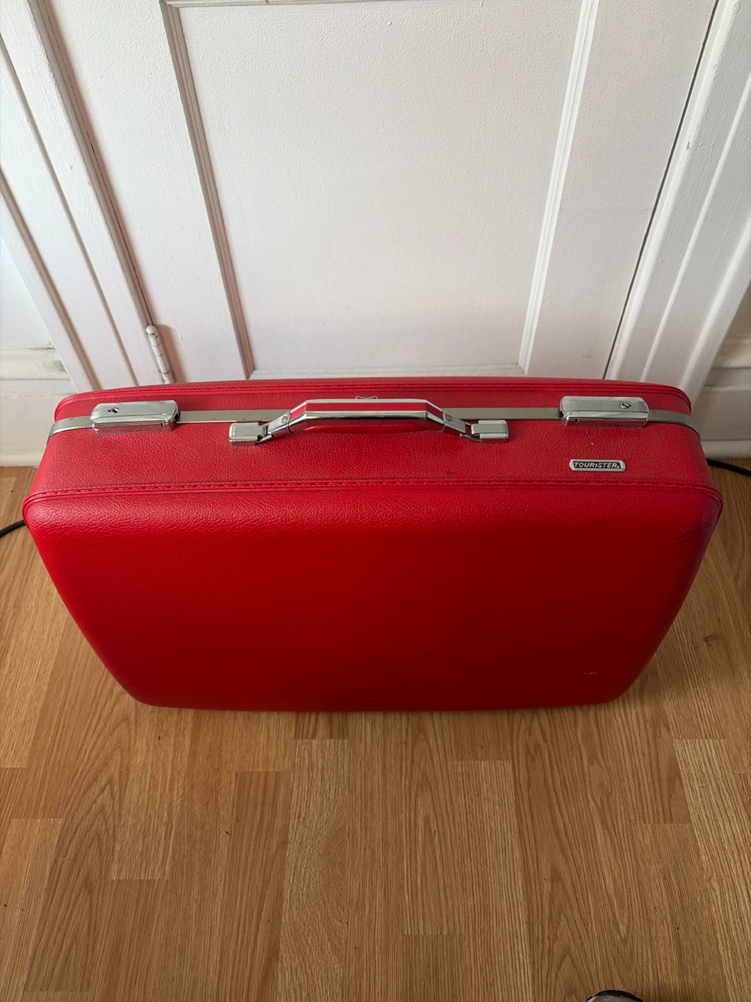 Vintage Red American Tourister Luggage (2-Piece with Key!) - photo 4