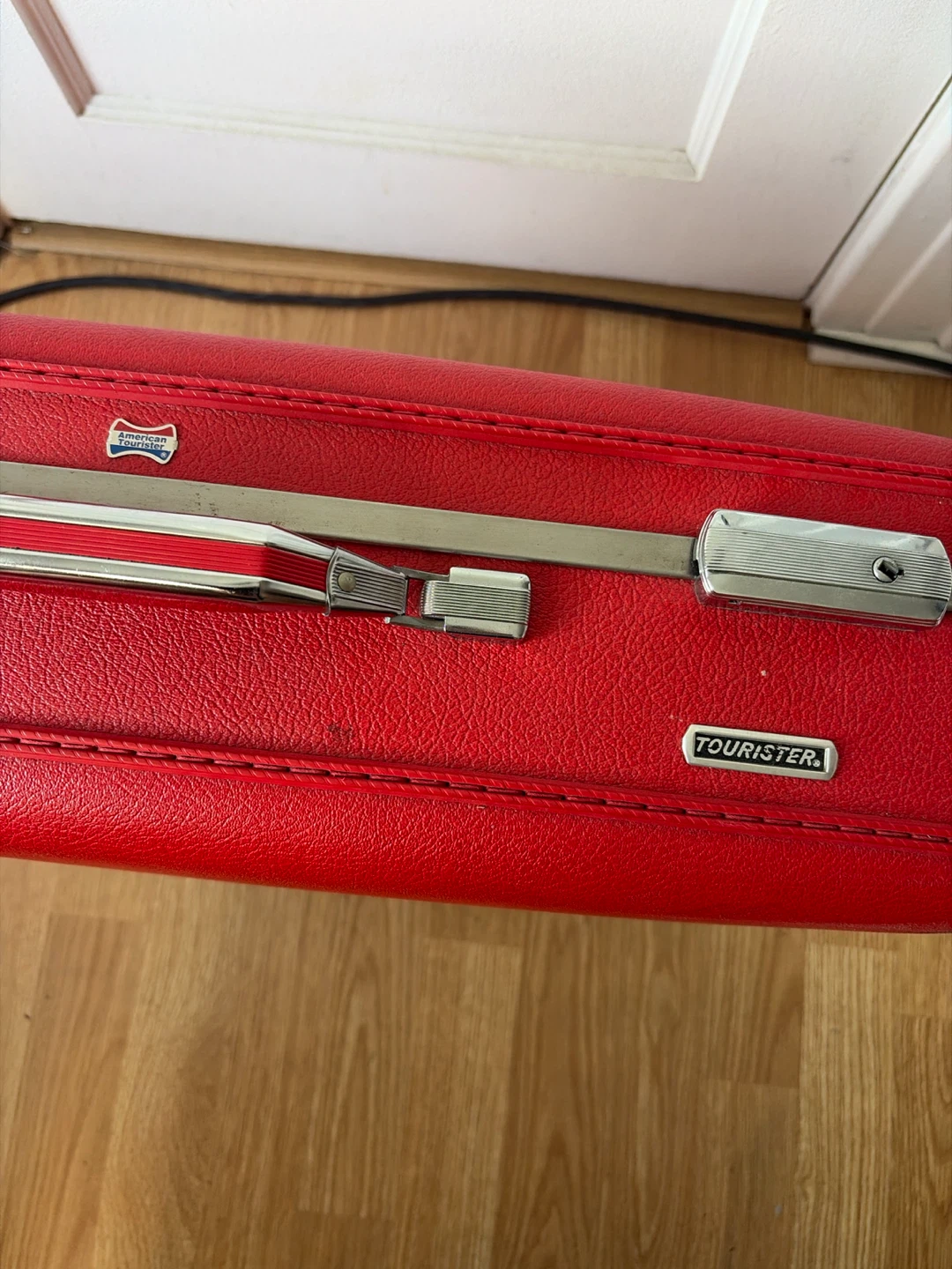 Vintage Red American Tourister Luggage (2-Piece with Key!) - photo 5