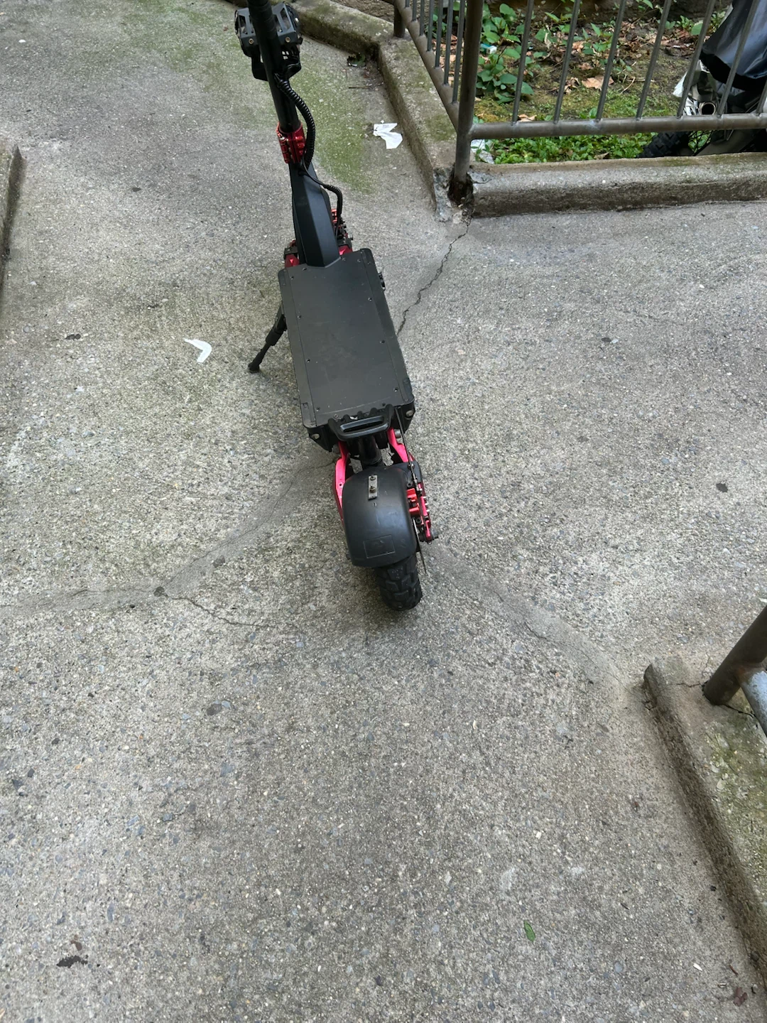 Electric Scooter. With key and charger. - photo 3