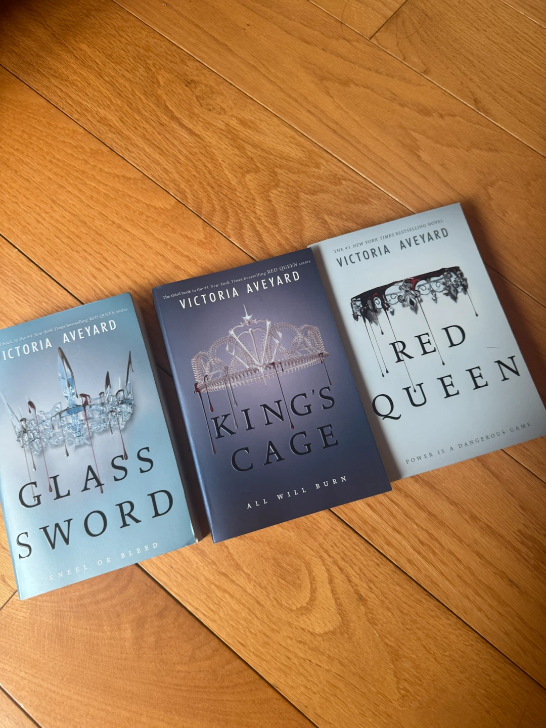 Victoria Aveyard Red Queen Series Books 1-3