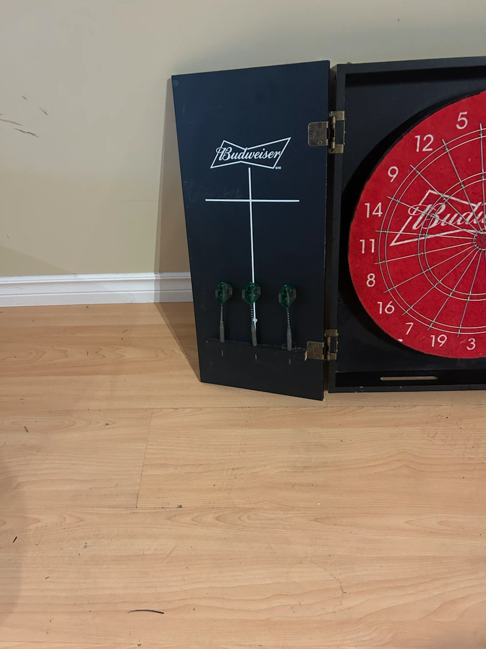 Budweiser Dartboard Cabinet Set - photo 4