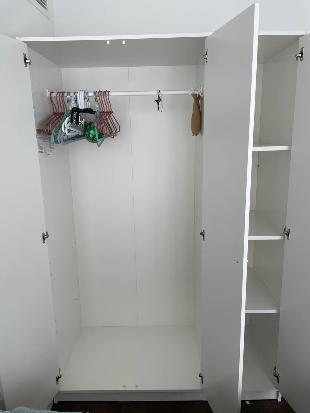 Moving sales: IKEA KLEPPSTAD 3 doors Wardrobe - photo 4